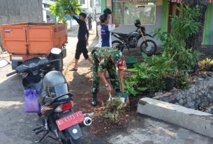 Melalui Kerja Bakti, Tumbuhkan Semangat Kebersamaan Antara Babinsa Tegalharjo Dengan Warga Binaan
