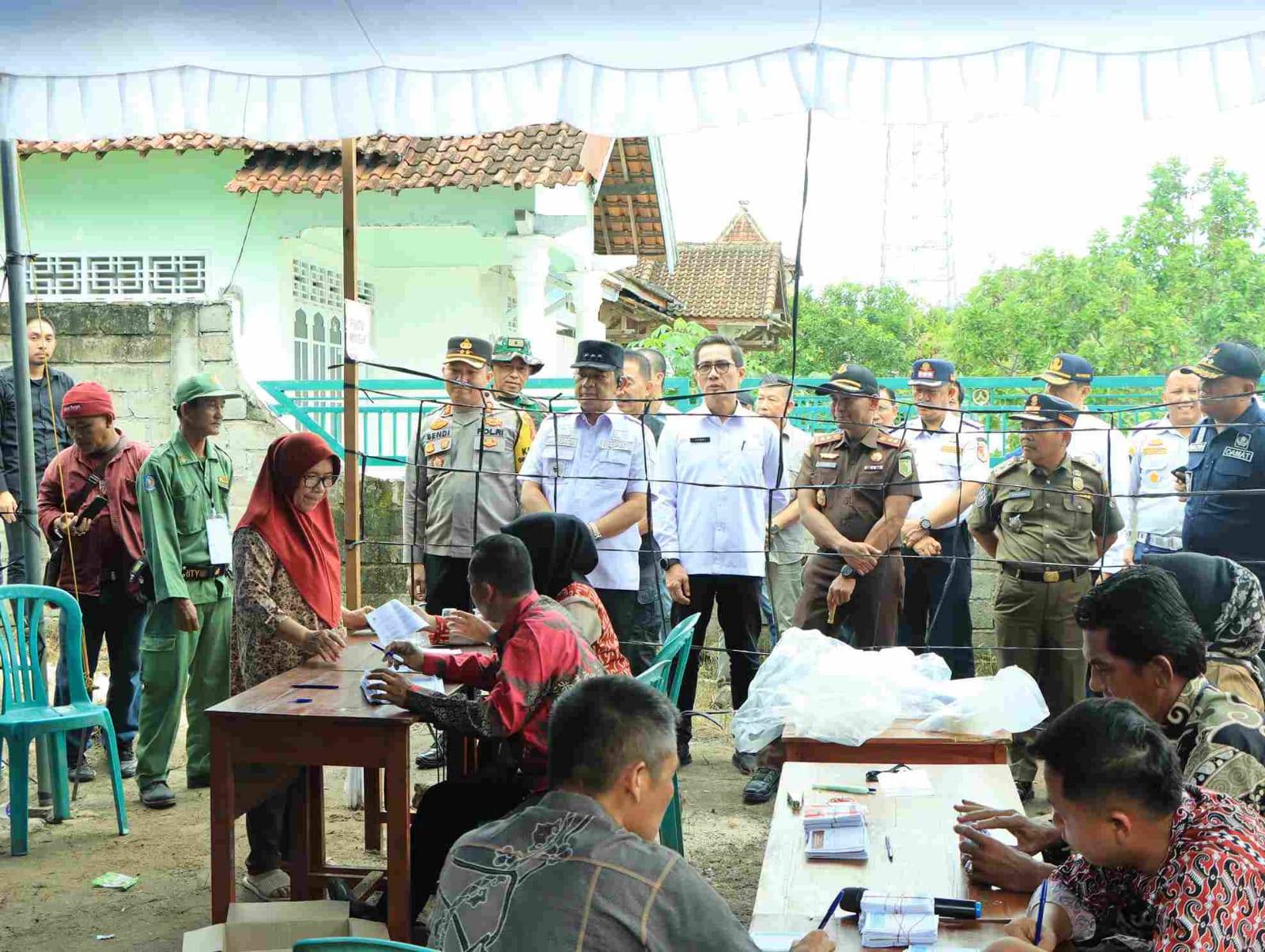 Pastikan Kesiapan Pilkada, KapolresTulang Bawang Barat bersama Forkopimda Cek ke Sejumlah TPS di Empat Kecamatan