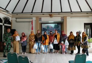 Peran Serta Babinsa Danukusuman Pembagian Bantuan Pangan Anak Stunting
