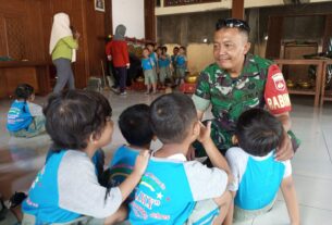 Sambangi PAUD Laily Purwodiningratan, Binaan Berinteraksi Dan Memotivasi Anak Untuk Lebih Mengenal TNI