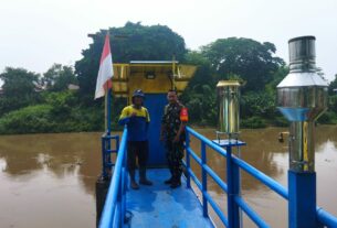 Antisipasi Bencana Banjir Babinsa Pucangsawit Cek Kondisi Air Sungai di Pos Pantau Jurug