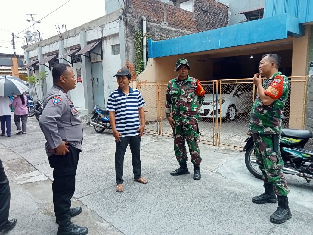 Babinsa Bersama Bhabinkamtibmas Bersinergi Sambang Warga, Jaga Keamanan Jelang Pergantian Tahun