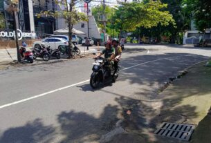 Berboncengan, Babinsa Punggawan Dan Bhabinkamtibmas Patroli Bersama Berikan Rasa Aman Terhadap Masyarakat