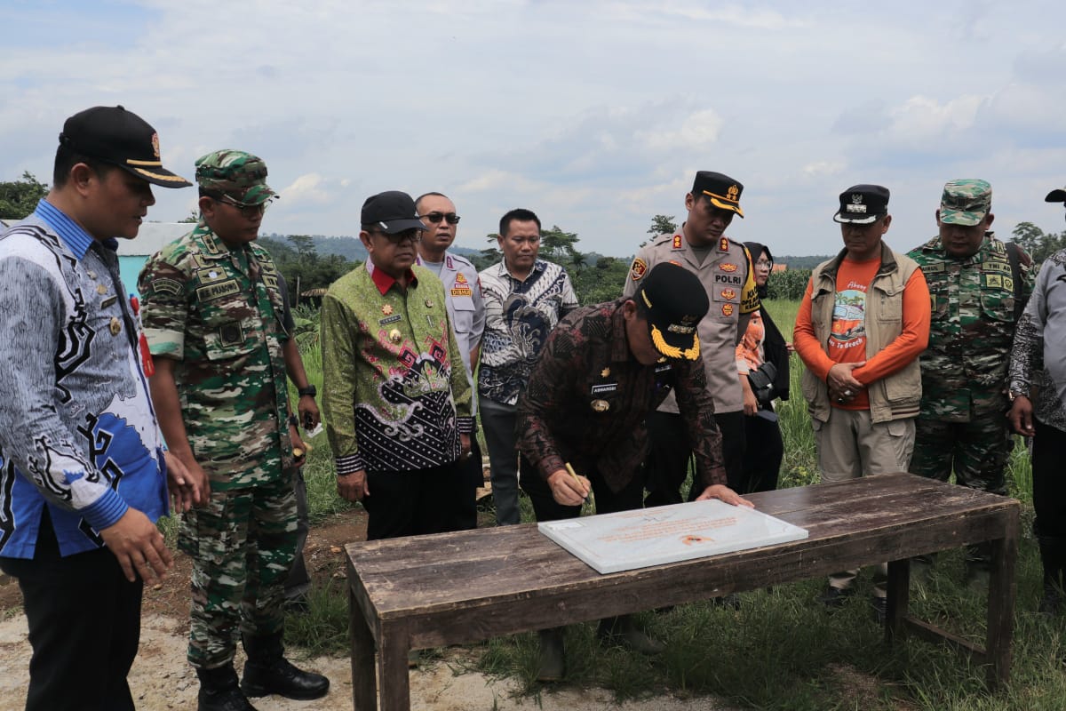 PJ. Bupati Lampura Resmikan Proyek Irigasi Perpompaan di Desa Subik