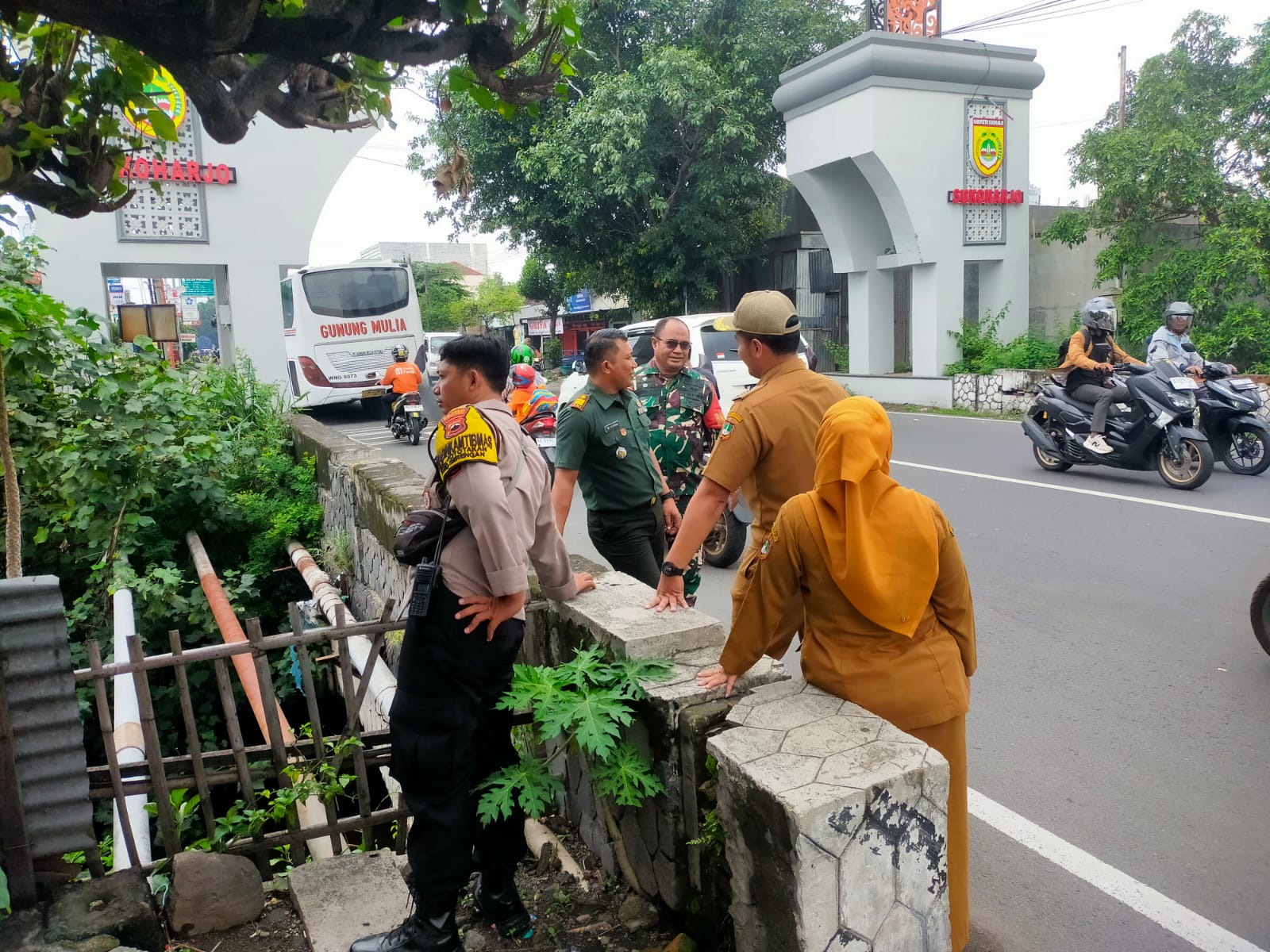 Danramil 03 Serengan Orientasi Sekaligus Cek Gereja Dalam Rangka Nataru di Wilayah Kelurahan Joyotakan.  