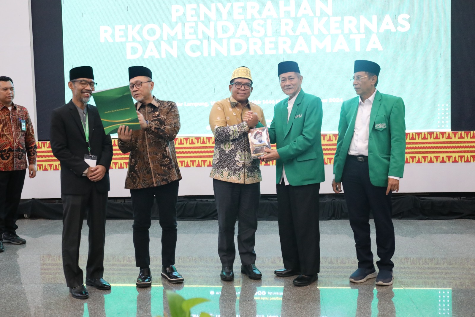 Pj. Gubernur Samsudin Dampingi Menko Pangan Zulkifli Hasan dalam Acara Penutupan Rakernas II Pengurus Besar Mathla'ul Anwar