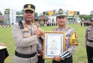 Kapolres Tulang Bawang Berikan Reward Kepada 38 Personel Berprestasi, Berikut Daftar Namanya