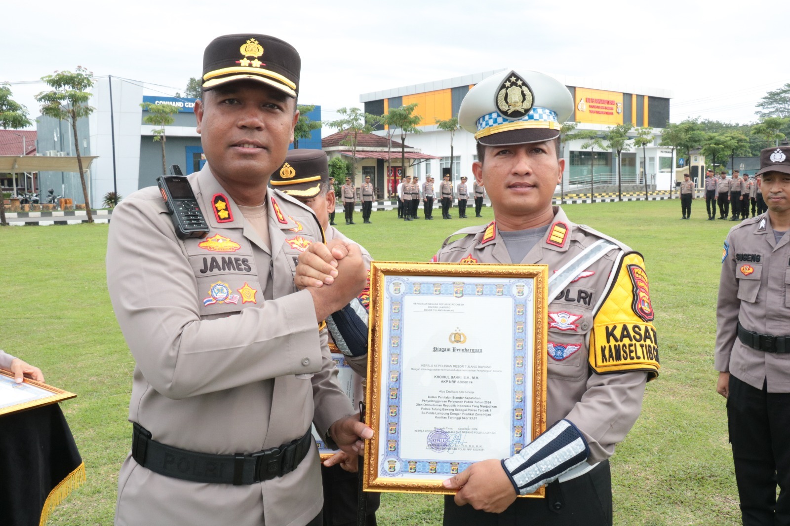 Kapolres Tulang Bawang Berikan Reward Kepada 38 Personel Berprestasi, Berikut Daftar Namanya