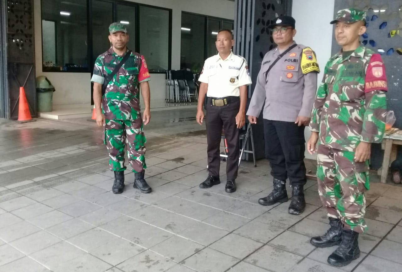 Jelang Pergantian Tahun, Babinsa Keprabon Bersama Bhabinkamtibmas Intensifkan Patroli Wilayah