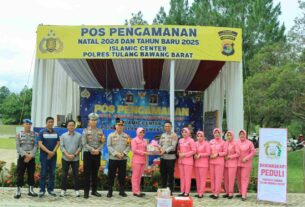 Kapolres Tulang Bawang Barat Bersama Bhayangkari Kunjungi Pos Pam Natal 2024 dan Tahun Baru 2025