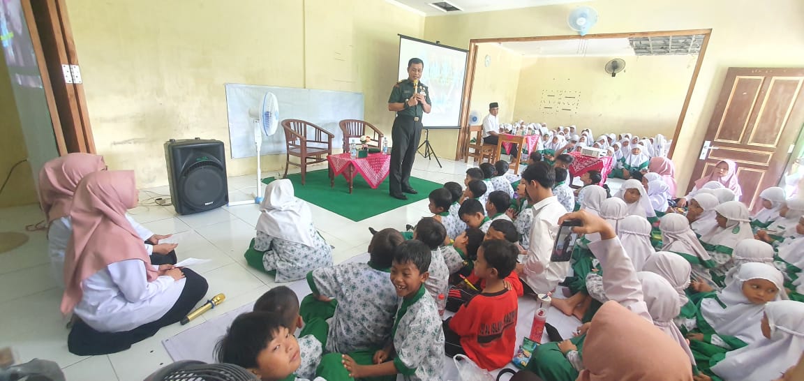 Stop Bullying di Lingkungan Sekolah, Danramil 02/Banjarsari Berikan Penyuluhan di SD Al Islam 4 Kadipiro