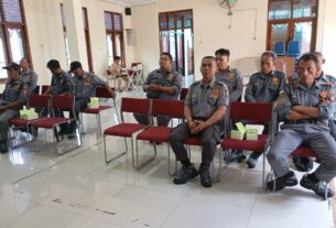Tekankan kedisiplinan dan Rasa Tanggung Jawàb Linmas, Inilah Pesan Bati Komsos di Evaluasi Satlinmas Kelurahan Kemlayan