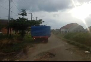 Warga Lampura Keluhkan Jalan Rusak