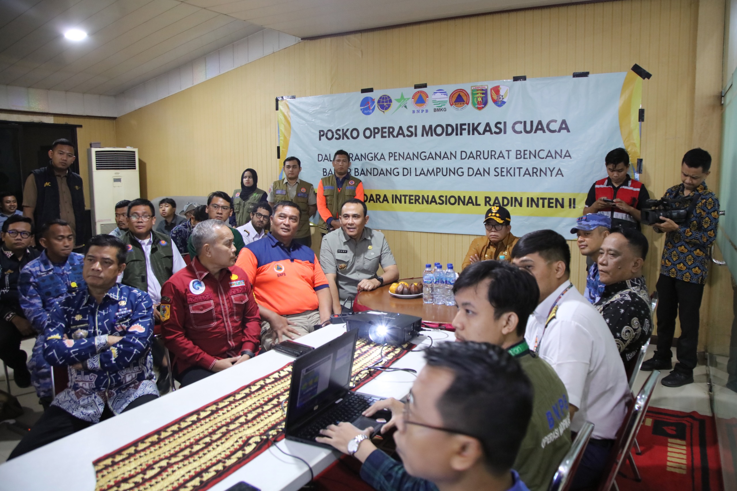 Pemprov Lampung dan BNPB Lakukan Operasi Modifikasi Cuaca Kurangi Curah Hujan dan Pencegahan Banjir Susulan, Dua Pesawat Dikerahkan dari Bandara Raden Intan II