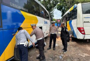 Cegah Laka Lantas Pada Libur Panjang, Polres Tulang Bawang Bersama Dishub Gelar Ramp Check di Dua PO Bus