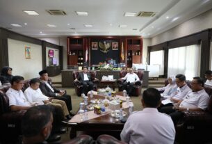 Pj. Gubernur Samsudin Terima Kunjungan Komite Advokasi Daerah Anti Korupsi Provinsi Lampung dalam Rangka Silaturahmi dan Penyerahan SK Pembentukan Organisasi