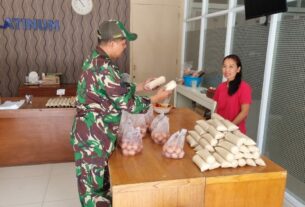 Jelang Tahun Baru Imlek Babinsa Tipes Sambangi Toko Sembako