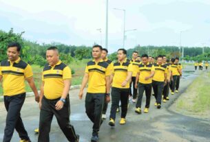 Olahraga Pagi, Personil Polres Tulang Bawang Barat Laksanakan Jalan Santai Dan Senam Bersama