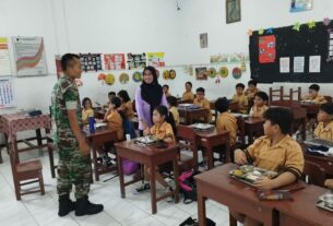 Peran Aktif Babinsa Sudiroprajan Bantu Pendistribusian Makanan Bergizi Gratis di Wilayah Binaannya