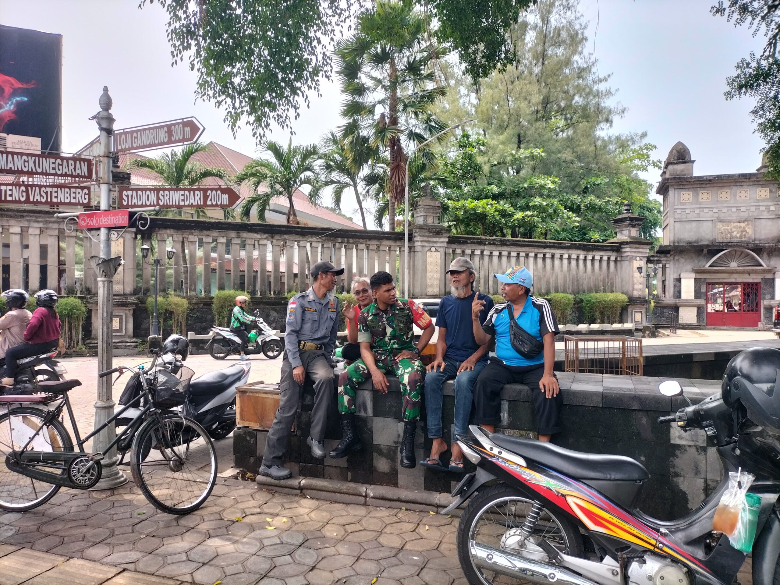Plaza Sriwedari Jadi Sarana Babinsa Untuk Bincang Santai Dengan Warga Binaan