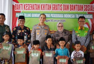 Polres Tulang Bawang Berkolaborasi Dengan PPI Gelar Khitanan Massal Gratis dan Pembagian Bansos