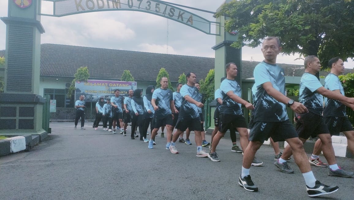 Kodim 0735/Surakarta Genjot Stamina Fisik Prajurit Dengan Lari Aerobik