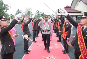 Tradisi Welcome And Farewell Parade Sambut Kapolres Tulang Bawang