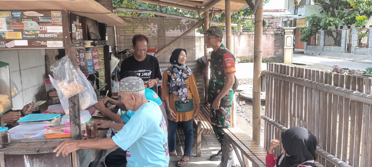 Warung Hik Idola Jadi Sarana Babinsa Karangasem Dalam Menjalin Kedekatan Dengan Warga