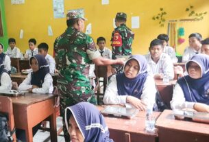 Babinsa Kodim Bojonegoro Kawal Pendistribusian Makan Bergizi Gratis