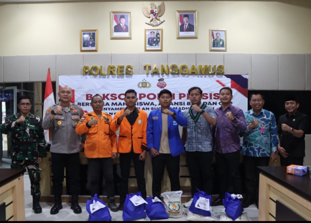 Bersama BEM Mahasiswa dan OKP Polres Tanggamus Salurkan Ratusan Paket Bahan Pokok, Bakti Sosial Jelang Ramadhan 1446 H