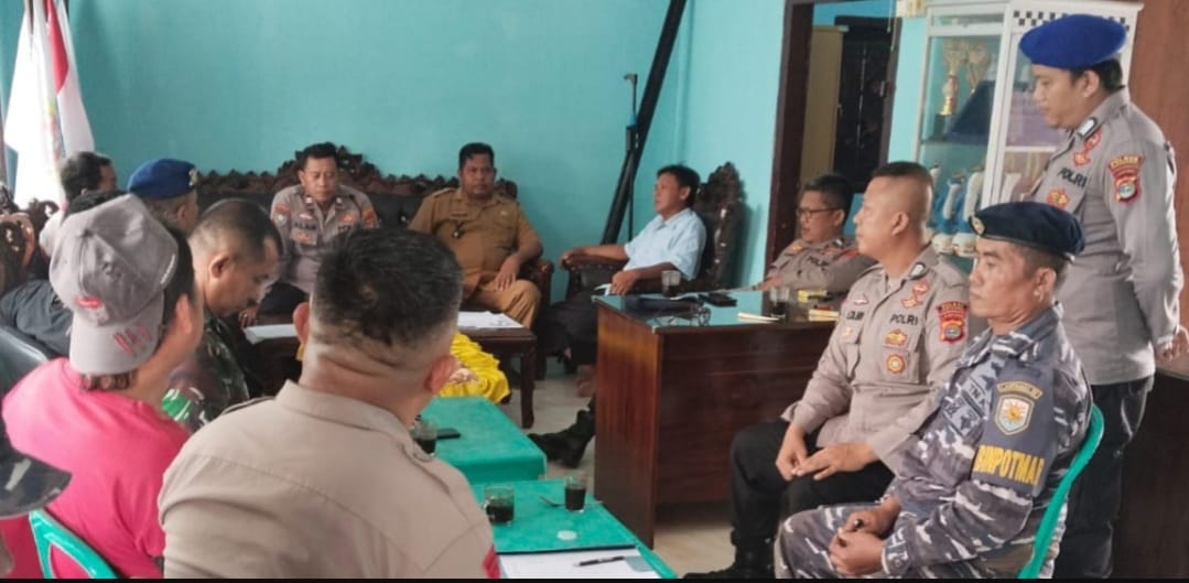 Cegah Potensi Konflik, Polsek Kota Agung Hadiri Rapat Pembagian Zonasi Penangkapan Ikan Nelayan Pursein dan Pokek di Perairan Tanjung Agung