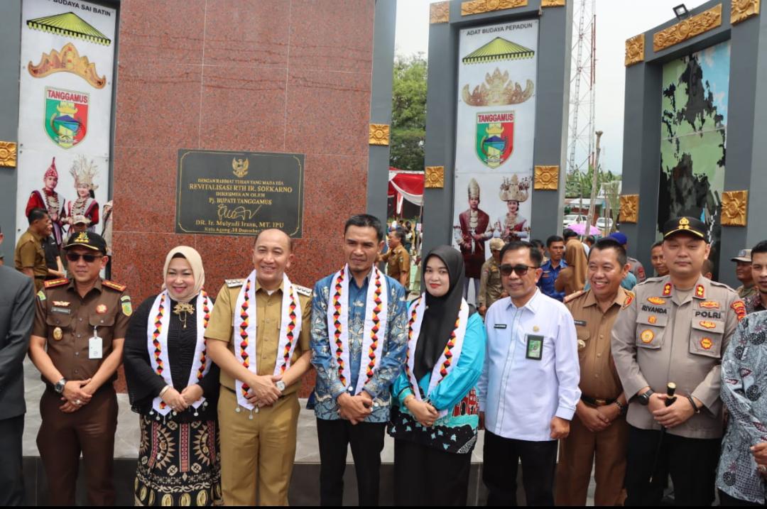 Kapolres Tanggamus Hadiri Peresmian Taman Soekarno di Kota Agung