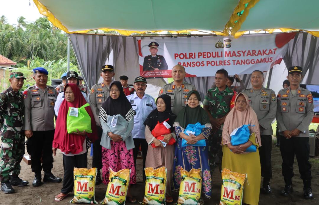 Polres Tanggamus Gelar Baksos dan Kesehatan untuk Masyarakat Pesisir Kota Agung