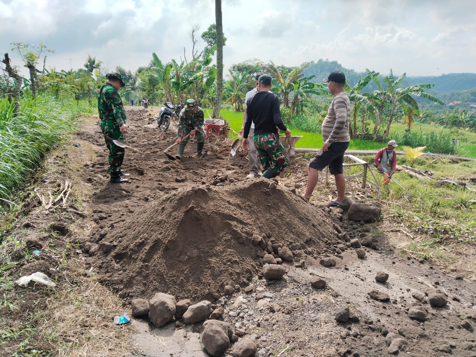 Pra TMMD Personil Satgas Aktif Di Lokasi Sasaran Fisik