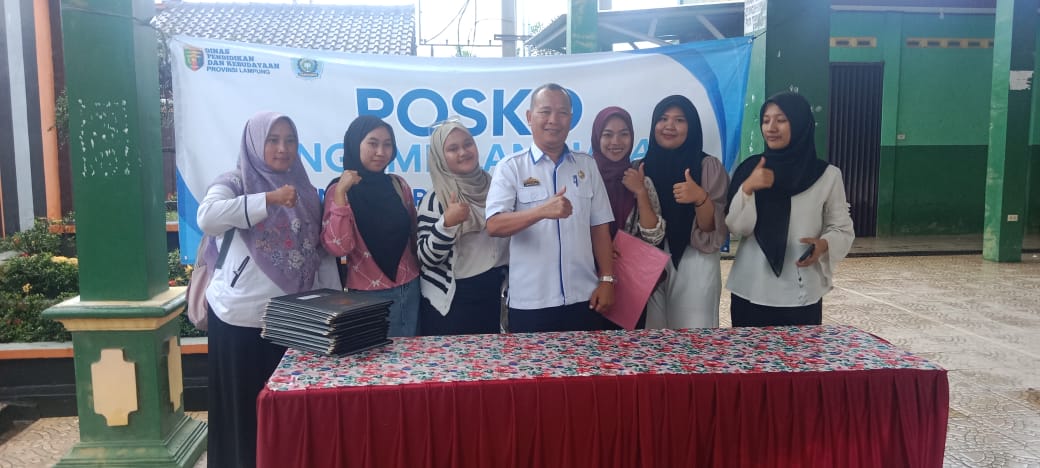 Dukung Program Gubernur dan Kadisdik SMK Negeri 1 Talangpadang bagikan Ijazah Gratis