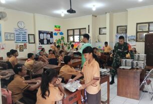 Sinergi TNI, Babinsa Kodim Solo Rutin Bantu Distribusikan Makan Sehat Bergizi Ke Sekolah