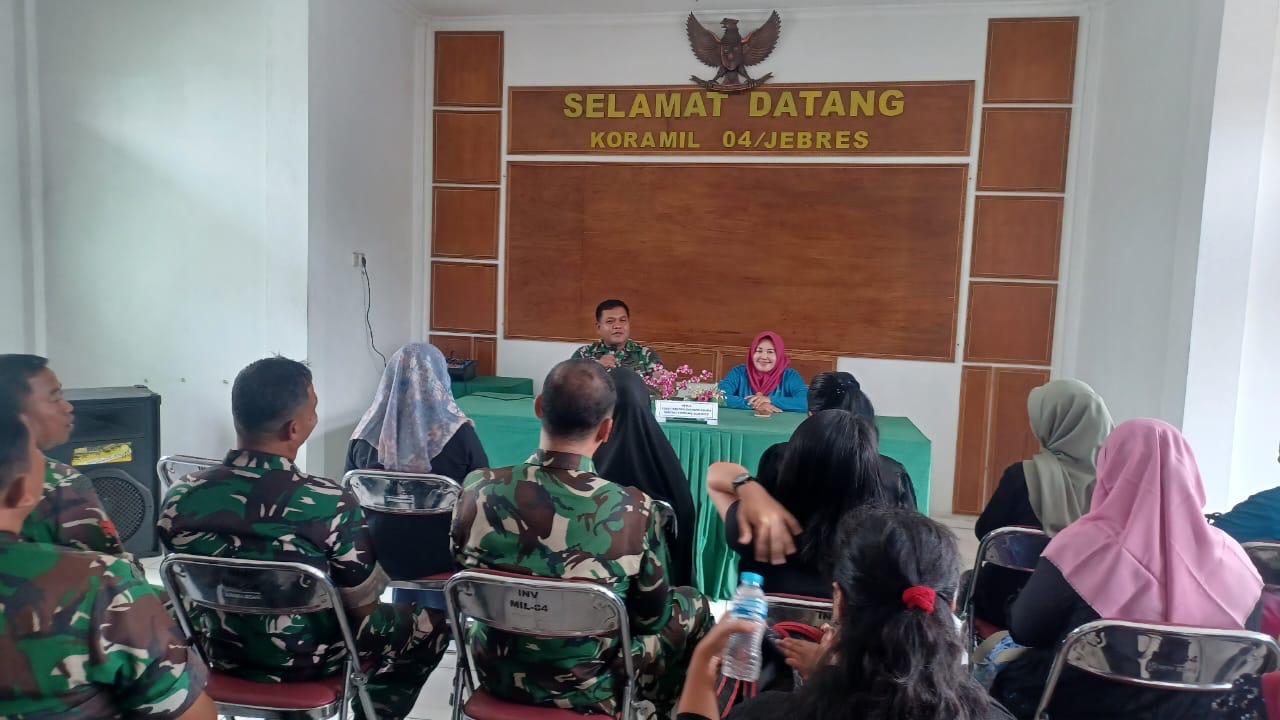 Tumbuhkan Rasa Kebersamaan, Danramil 04/Jebres Berikan Arahan Dalam Pertemuan Rutin Persit Ranting 05