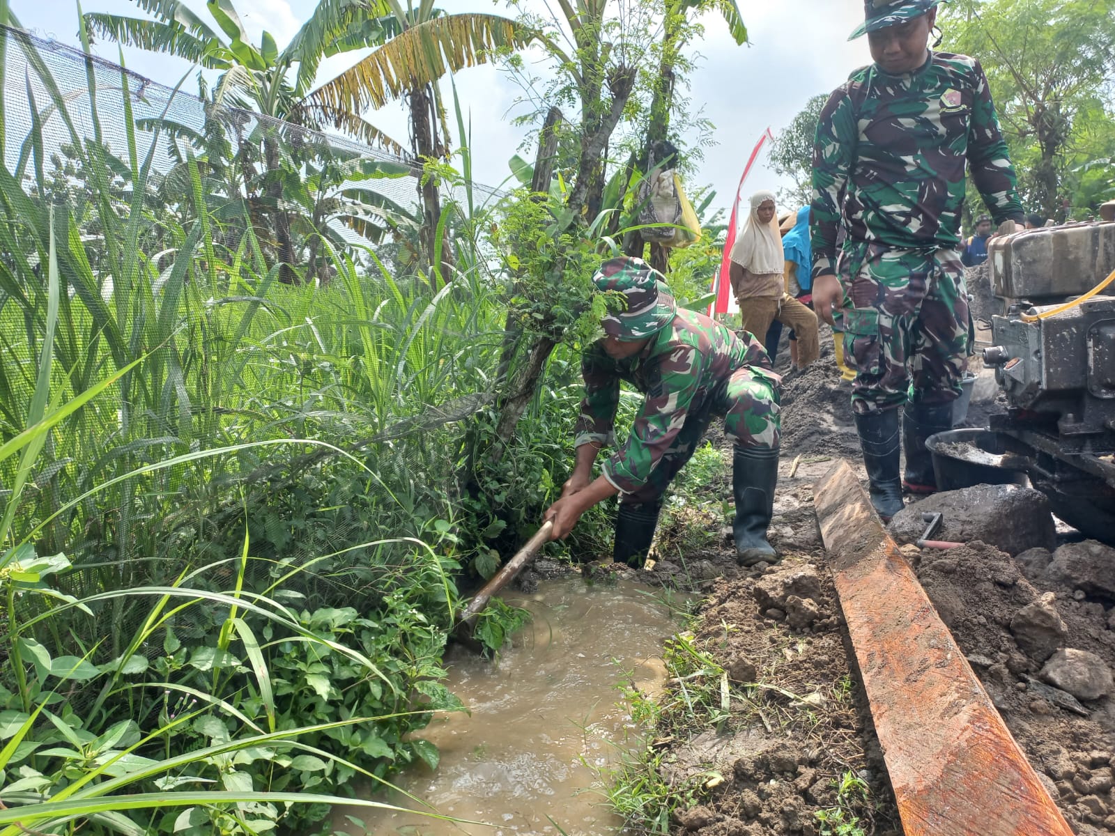 Upaya Serka Sofyanto Agar Pasokan Air Aman