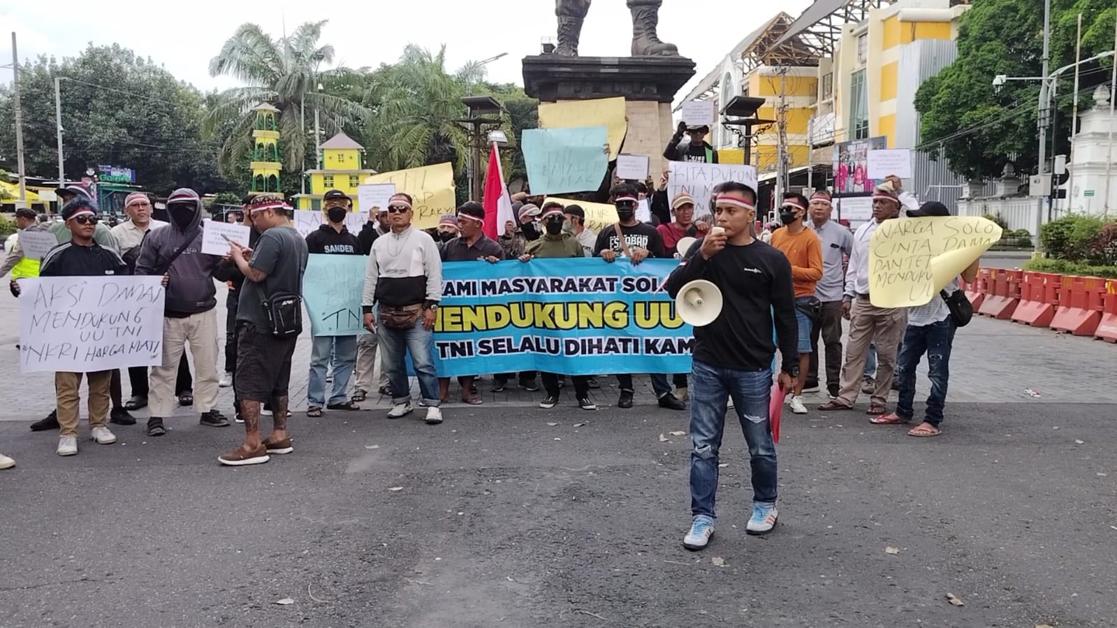 Aliansi Masyarakat Surakarta (AMS) Gelar Aksi Damai Dukung Penuh RUU TNI