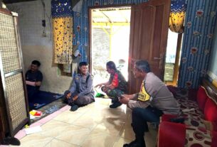 "Panggilan Hati" Babinsa Jagalan, Jenguk Petugas Kebersihan Yang Sedang Sakit