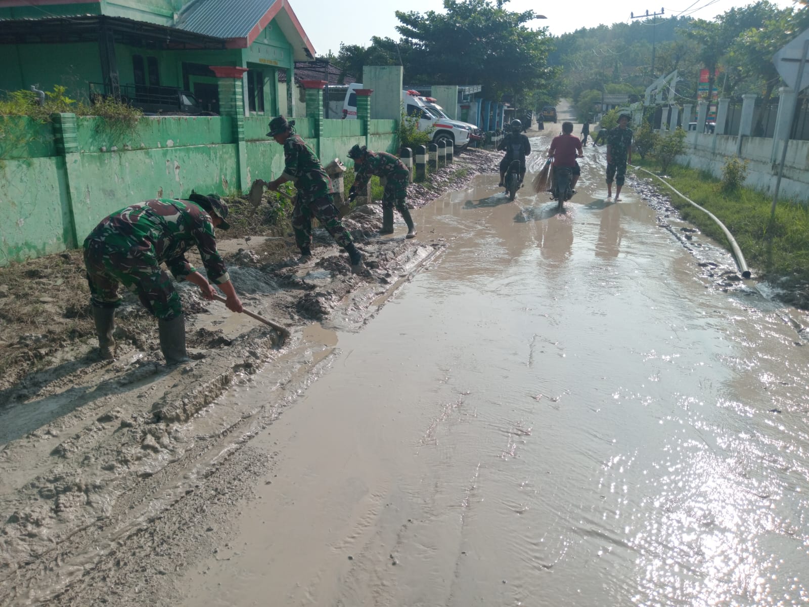 Banjir Bandang di Gondang, Kodim 0813 Bojonegoro Terjunkan Ratusan Personel dan Mobil Tangki Air Bersih untuk Percepatan Penanganan Bencana