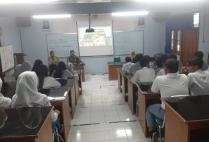 Danramil 04/Jebres Berikan Sosialisasi Penerimaan Calon Taruna Akademi TNI di SMAN 3 Surakarta
