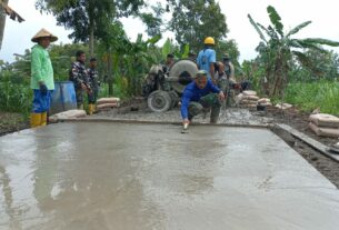 Betonisasi Didesa Kalinanas Harus Sesuai Target