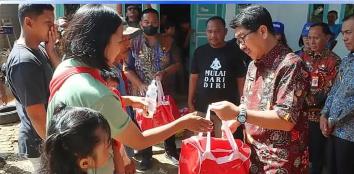 Bupati Lampung Utara Tinjau Lokasi Banjir, Pastikan Bantuan Tersalurkan