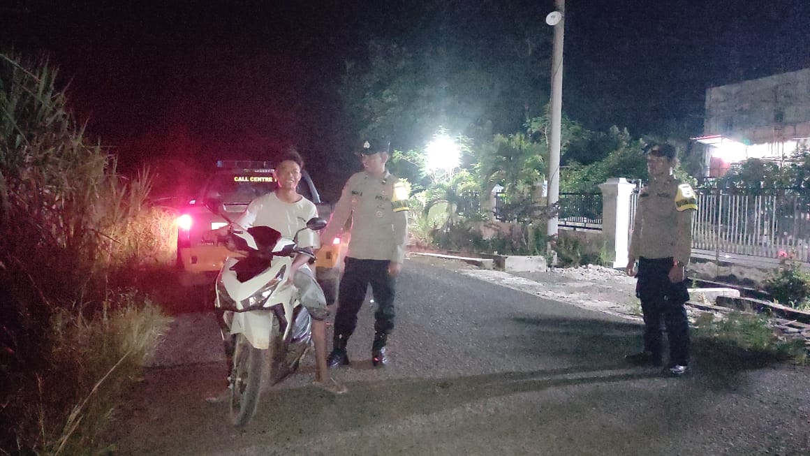 Dalam Hening Malam Ramadhan, Polisi Hadir Menebar Rasa Aman