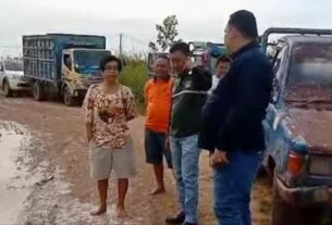 Dinas PUPR Kabupaten Mesuji terus melakukan perbaikan jalan rusak