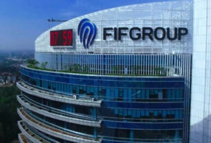 Laba Bersih PT Federal International Finance FY 2024 Senilai Rp4,4 Triliun ● PT Federal International Finance (FIF) mencatatkan pertumbuhan kinerja positif pada penutupan kuartal IV 2024, dengan perolehan laba bersih sebesar Rp4,4 triliun. ● Pertumbuhan ini didukung oleh peningkatan dalam penyaluran pembiayaan, jumlah unit yang dibiayai, serta Net Service Asset (NSA) yang berasal dari lima portofolio FIF. ● PT FIF tetap menjadi salah satu perusahaan pembiayaan yang sangat sehat, dengan indikator Non-Performing Financing (NPF) bruto di level 1,18%. Jakarta: PT Federal International Finance (FIF), anak perusahaan PT Astra International Tbk dan bagian dari Astra Financial, mencatat laba bersih sebesar Rp4,4 triliun pada periode Januari hingga Desember 2024 atau sampai dengan kuartal IV 2024. Angka ini menunjukkan kenaikan sebesar 7,5% secara year-on-year (yoy) dibandingkan periode yang sama di tahun 2023, dengan laba bersih sebesar Rp4,1 triliun. Direktur FIF, Valentina Chai, menyampaikan apresiasinya kepada seluruh pelanggan, mitra bisnis, dan karyawan FIF atas kontribusi mereka terhadap pencapaian ini. “Kami mengucapkan terima kasih kepada seluruh pemangku kepentingan atas kepercayaan yang telah diberikan untuk FIF sebagai solusi finansial pilihan dalam memenuhi berbagai kebutuhan,” ujar Valentina. Valentina menambahkan, “Pencapaian ini semakin memotivasi kami untuk terus memberikan layanan yang optimal kepada seluruh masyarakat Indonesia. Dengan sinergi yang baik antara FIF dan seluruh pemangku kepentingan, kami berharap dapat menciptakan nilai tambah dan berkontribusi positif pada pertumbuhan ekonomi nasional.” Peningkatan kinerja PT FIF tercermin dalam nilai penyaluran pembiayaan yang mencapai Rp45,9 triliun hingga akhir kuartal IV 2024 meningkat 8,5% (yoy). Peningkatan ini juga selaras dengan kenaikan jumlah unit yang dibiayai, yang mencapai 3,2 juta unit, naik 2,3% (yoy). Valentina menegaskan bahwa FIF akan terus hadir untuk masyarakat Indonesia dalam memenuhi berbagai kebutuhan finansial, sejalan dengan tagline perusahaan, FIFGROUP Satu Solusi Pembiayaan. "Kenaikan dalam penyaluran pembiayaan mencerminkan komitmen kami untuk menjadi solusi keuangan yang andal bagi masyarakat Indonesia," tambahnya. FIF juga membukukan peningkatan Net-Service Asset (NSA) sebesar 16,1% (yoy) menjadi Rp46,7 triliun hingga kuartal IV 2024. Selain itu, FIF mempertahankan rasio Non-Performing Finance (NPF) bruto di level 1,18% pada kuartal IV 2024, menjadikannya salah satu perusahaan pembiayaan dengan kinerja yang sangat sehat berdasarkan indikator yang ditetapkan oleh Otoritas Jasa Keuangan (OJK). Kinerja 5 portofolio FIF Dengan mengusung tagline Satu Solusi Pembiayaan, FIF hadir melalui lima portofolio: FIFASTRA, SPEKTRA, DANASTRA, FINATRA, dan AMITRA. Kelima portofolio ini menjadi penggerak utama pertumbuhan kinerja perusahaan. FIFASTRA, yang menyediakan layanan pembiayaan sepeda motor Honda, mencatat pertumbuhan penyaluran pembiayaan sebesar 11% (yoy) menjadi Rp29,9 triliun, dengan peningkatan jumlah unit yang dibiayai mencapai 1,7 juta unit, naik 5,2% (yoy) per kuartal IV 2024. DANASTRA, yang menyediakan layanan pembiayaan multiguna, sampai dengan kuartal IV 2024 tercatat mengalami peningkatan nilai penyaluran pembiayaan menjadi Rp14,1 triliun dengan kenaikan sebesar 5,38% (yoy) dan mencatat unit yang dibiayai sebanyak 1,42 juta unit. AMITRA, yang menyediakan pembiayaan syariah untuk Umrah dan Haji Reguler, mencatatkan peningkatan penyaluran pembiayaan sebesar 16,6% (yoy) menjadi Rp587 miliar, dengan peningkatan jumlah unit yang dibiayai sebesar 7,9% (yoy) hingga kuartal IV 2024. Sementara itu SPEKTRA, yang menyediakan layanan pembiayaan alat elektronik, gadget, dan perabot rumah tangga mencatat penyaluran pembiayaan senilai Rp 423 miliar sepanjang tahun 2024. Adapun nilai penyaluran pembiayaan portofolio yang menawarkan pembiayaan mikroproduktif bagi UMKM, yakni FINATRA, mencapai Rp 914,7 miliar. FIF terus berkomitmen untuk mewujudkan misinya, yaitu ‘Membawa Kehidupan yang Lebih Baik untuk Masyarakat’ dengan terus mengoptimalkan layanan yang diberikan pada seluruh konsumen FIF.