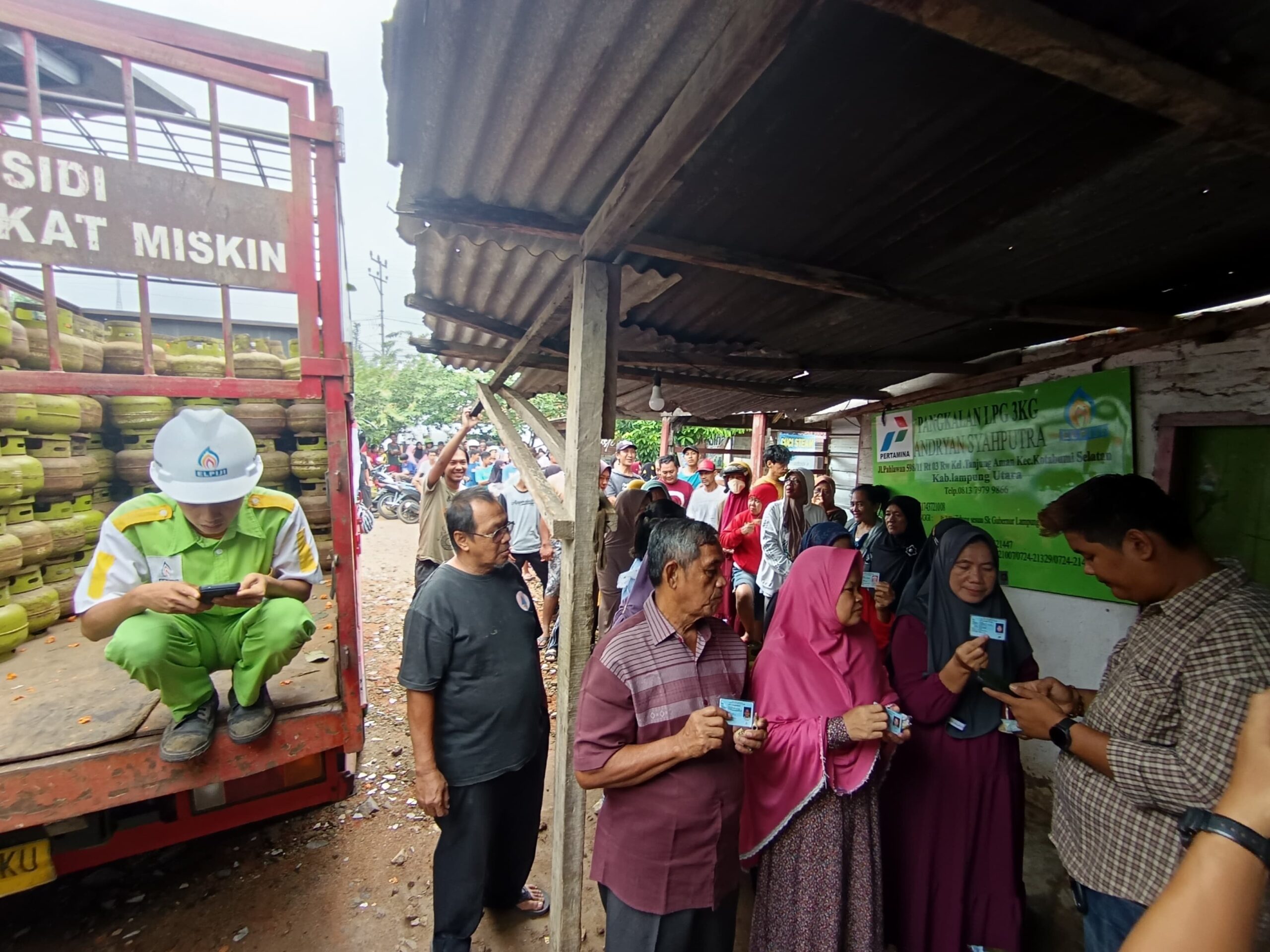 PT. Usman Cahaya Makmur adakan Operasi Pasar