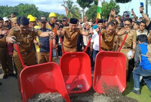 Rahmat Mirzani Djausal lakukan Peletakan Batu Pertama Ruas Jalan Provinsi Di Desa Surakarta