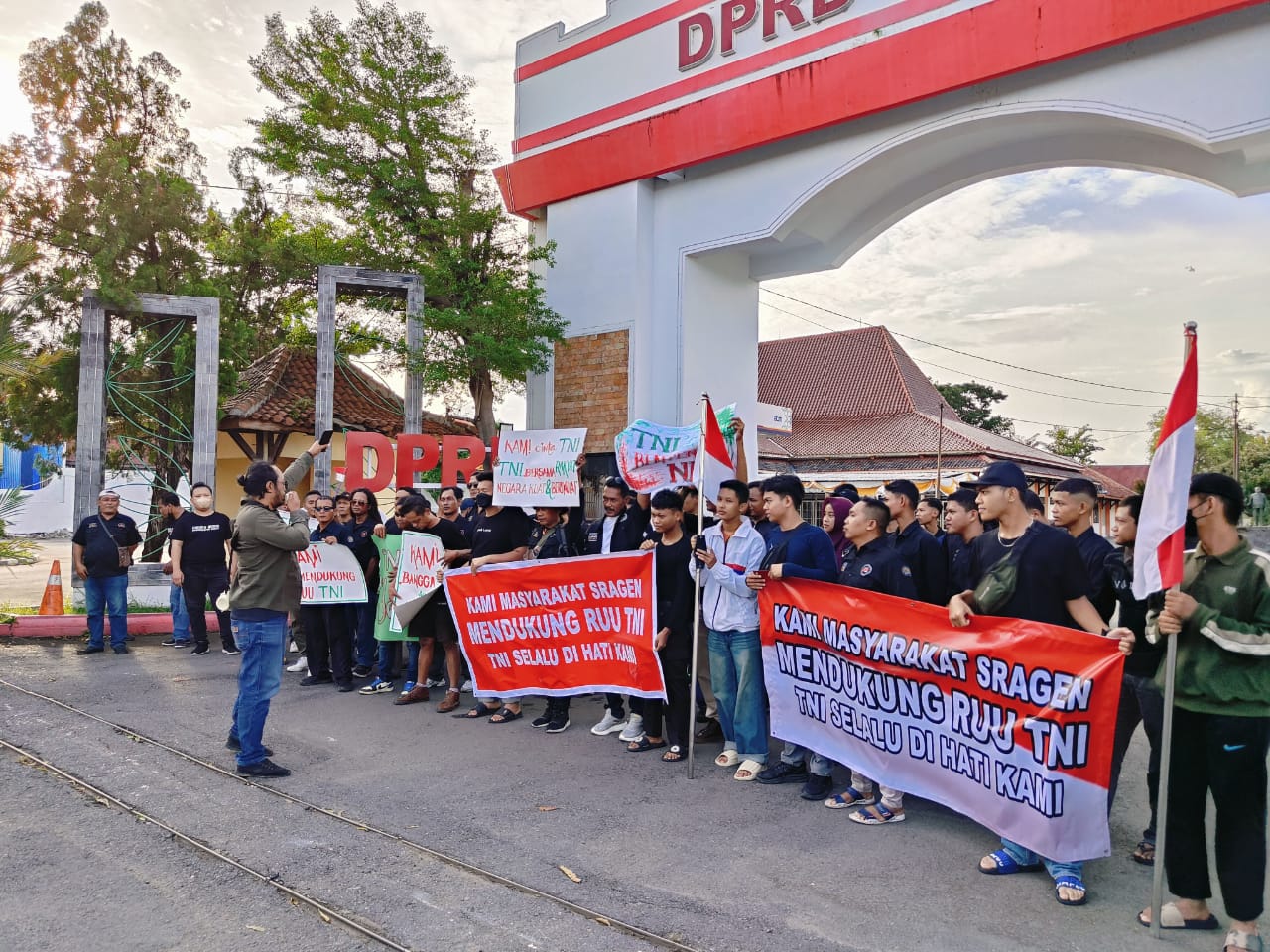 Ratusan pemuda Sragen nyatakan dukung RUU TNI